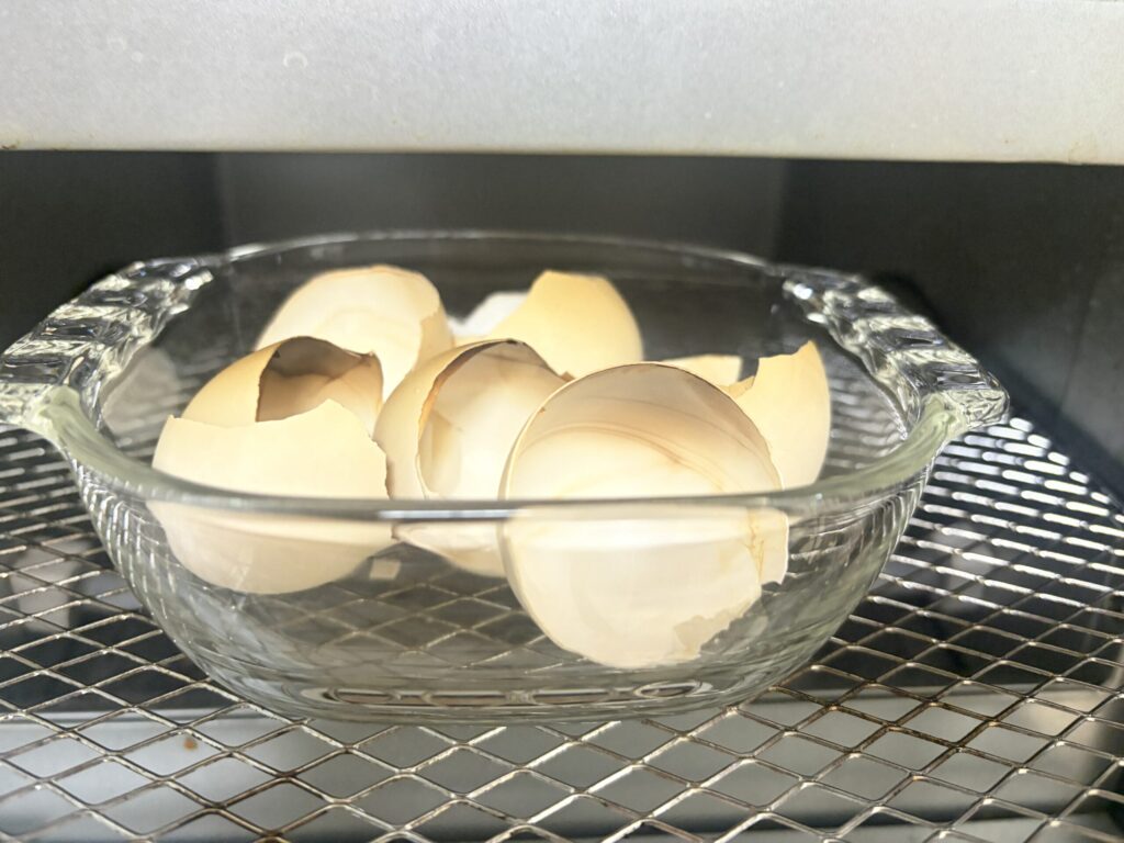 少し焦げた卵の殻
